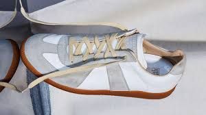 Sepatu Sneakers Lokal yang Wajib Kamu Miliki