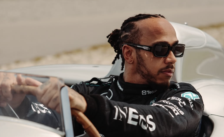 Perpisahan Emosional Lewis Hamilton dengan Mercedes dan Langkah Menuju Ferrari