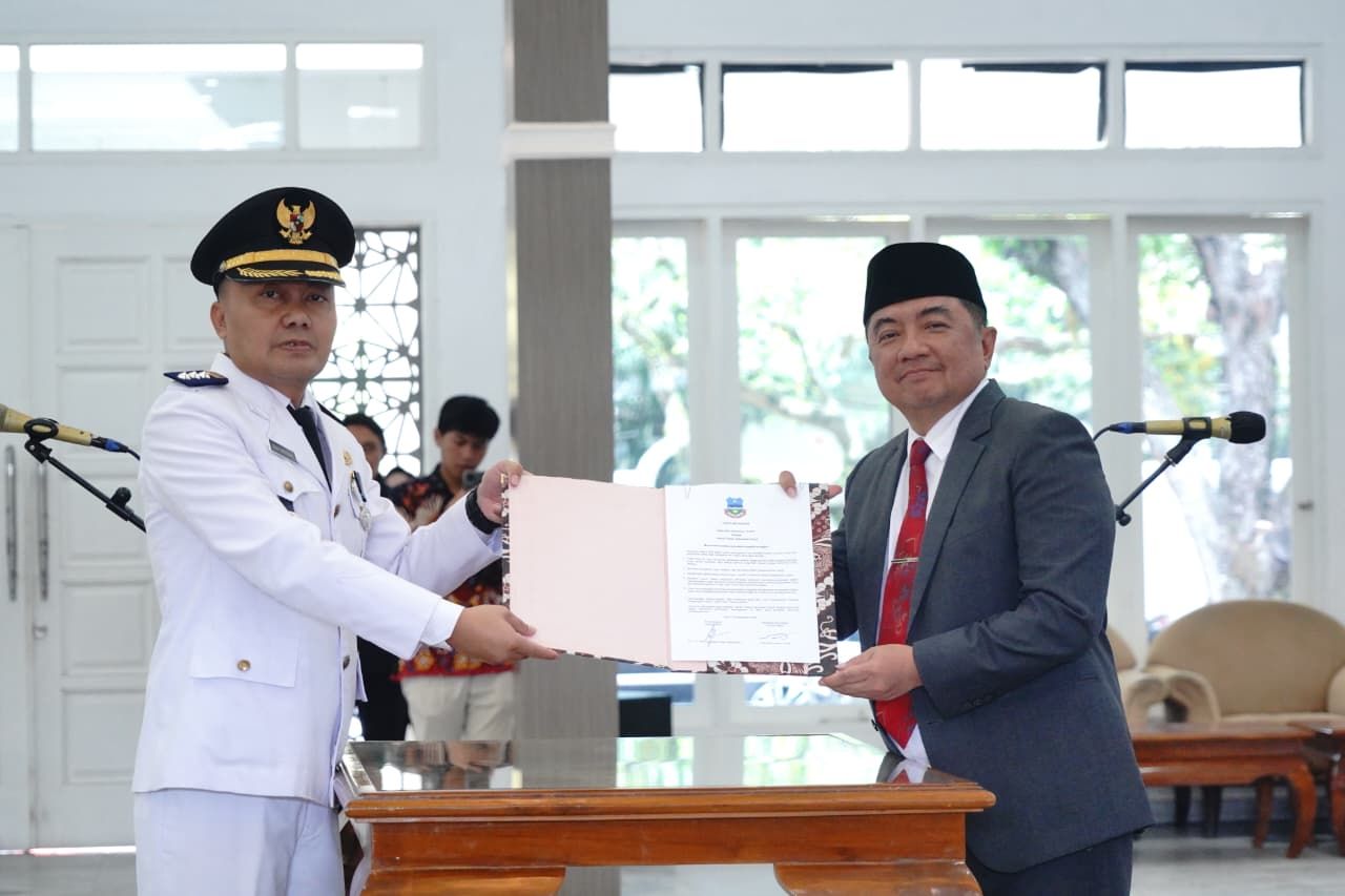 Bupati Garut Lantik Camat dan Sekretaris Kecamatan, Tekankan Pentingnya Integritas dan Pelayanan Publik