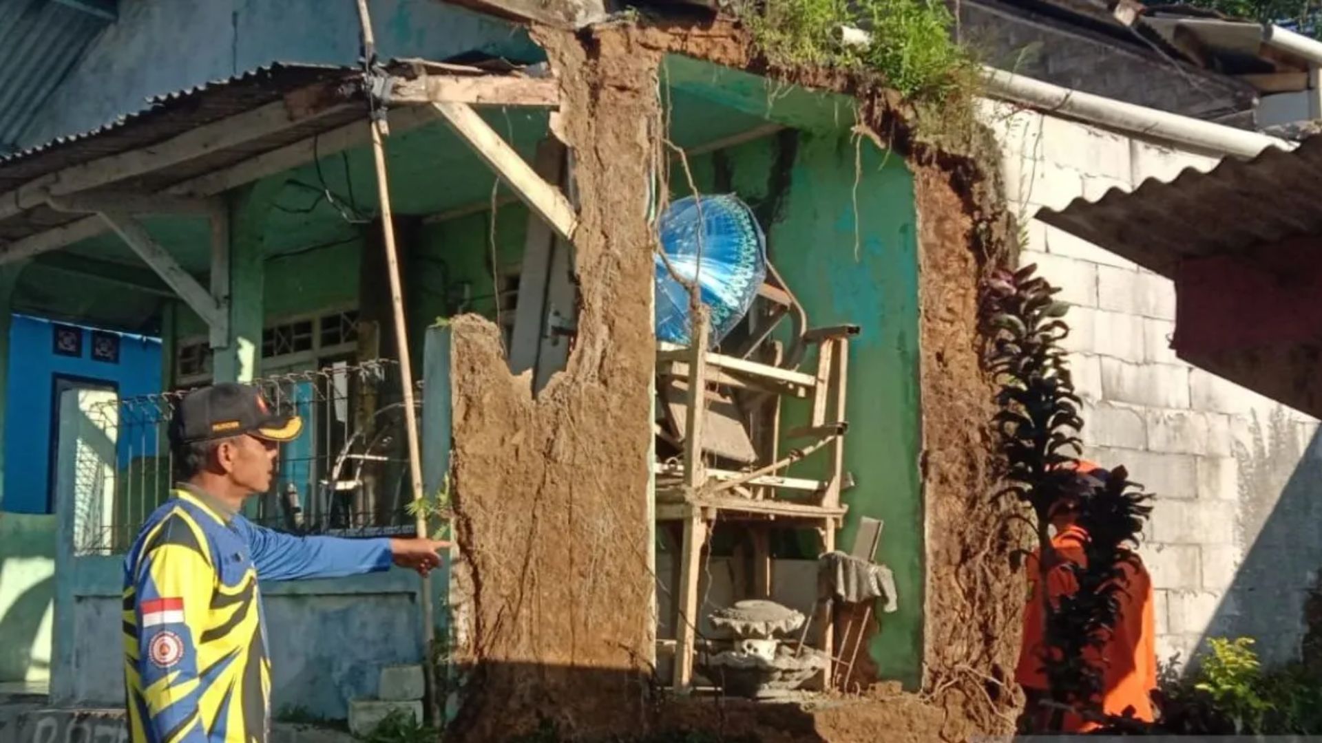 Lima Rumah Rusak Akibat Gempa Magnitudo 3,8 di Sukabumi