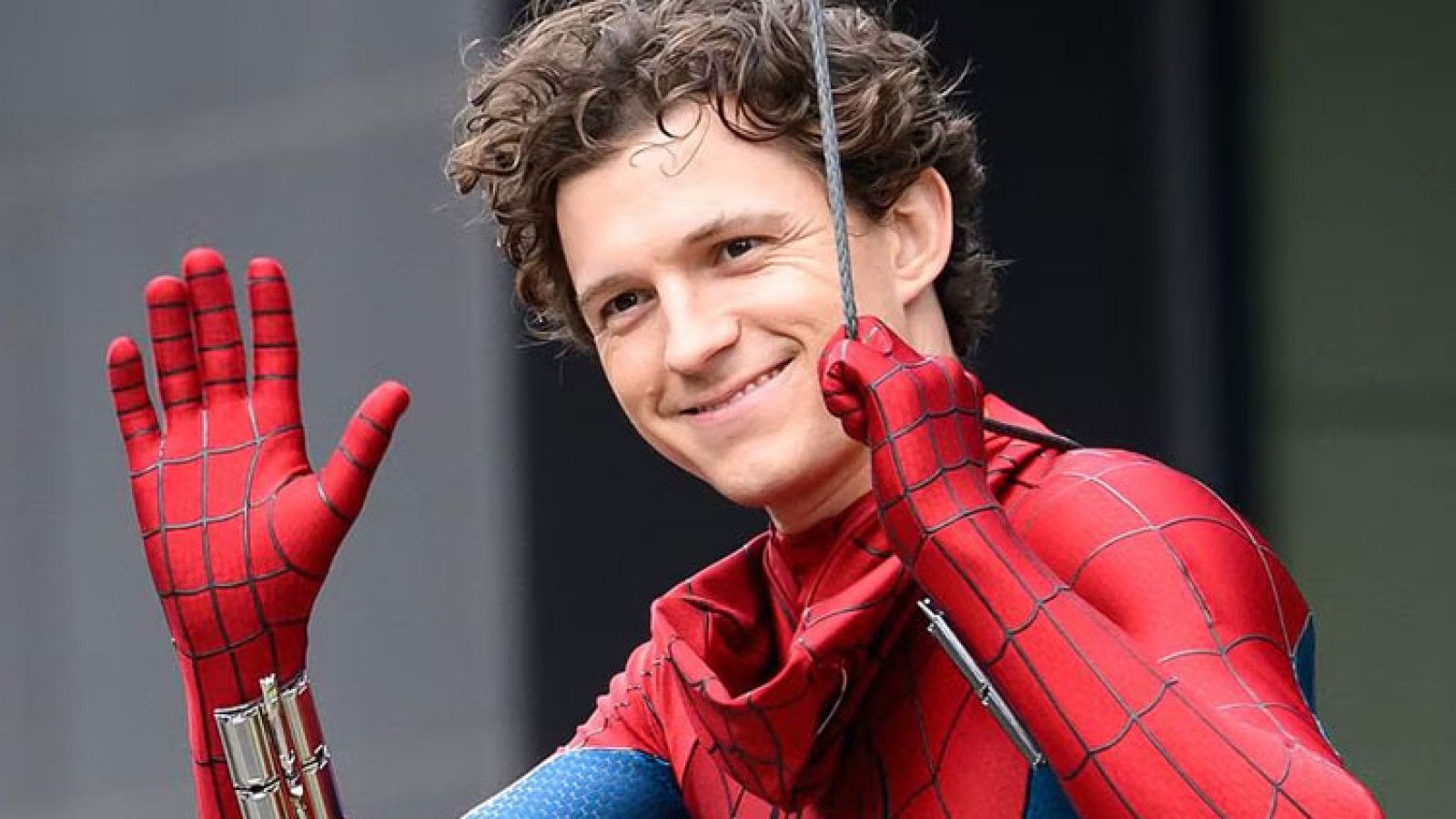 Tom Holland Mengalami Gegar Otak Ringan di Lokasi Syuting Spider-Man
