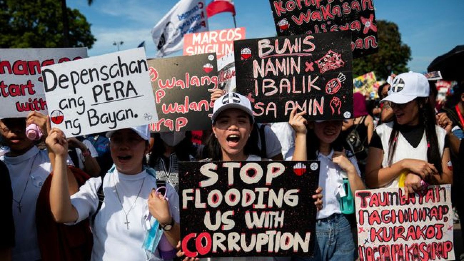 Bentrokan Terjadi Dalam Demonstrasi Besar di Filipina