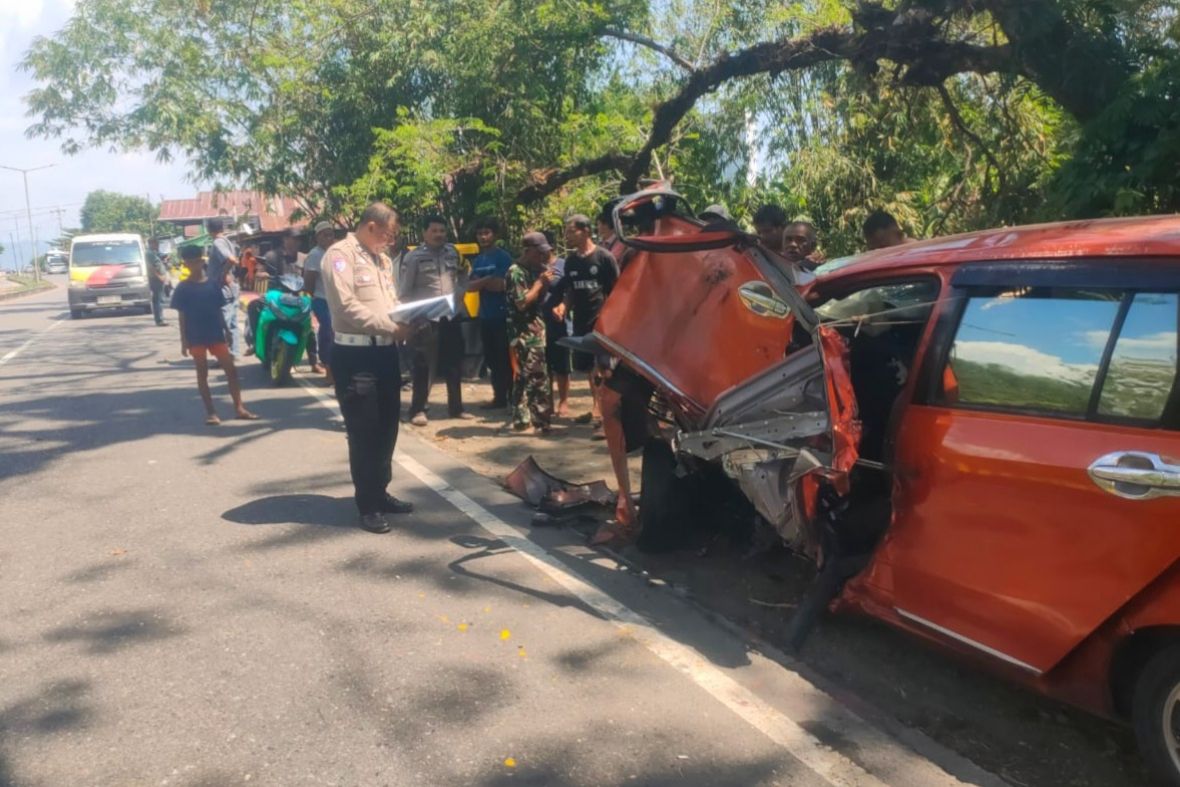Mobil Oleng Tabrak Jembatan di Barru, Tiga Orang Tewas di TKP