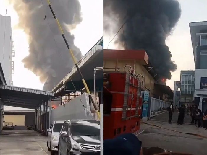 Kebakaran Lahap Gudang Karpet di Tanjung Priok Pagi Ini, Puluhan Damkar Diterjunkan