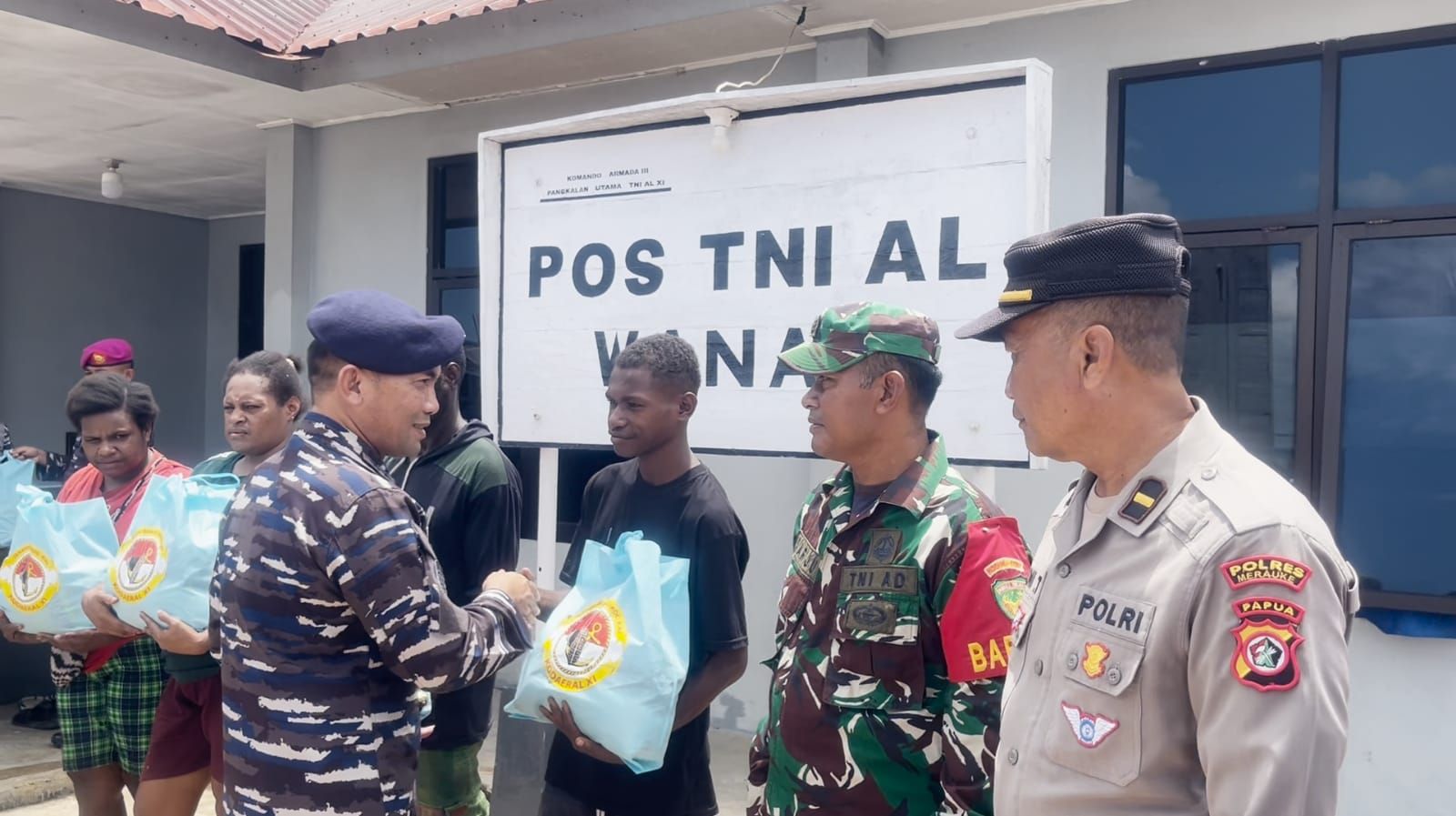 TNI AL Perkuat Misi Kemanusiaan di Daerah Terpencil