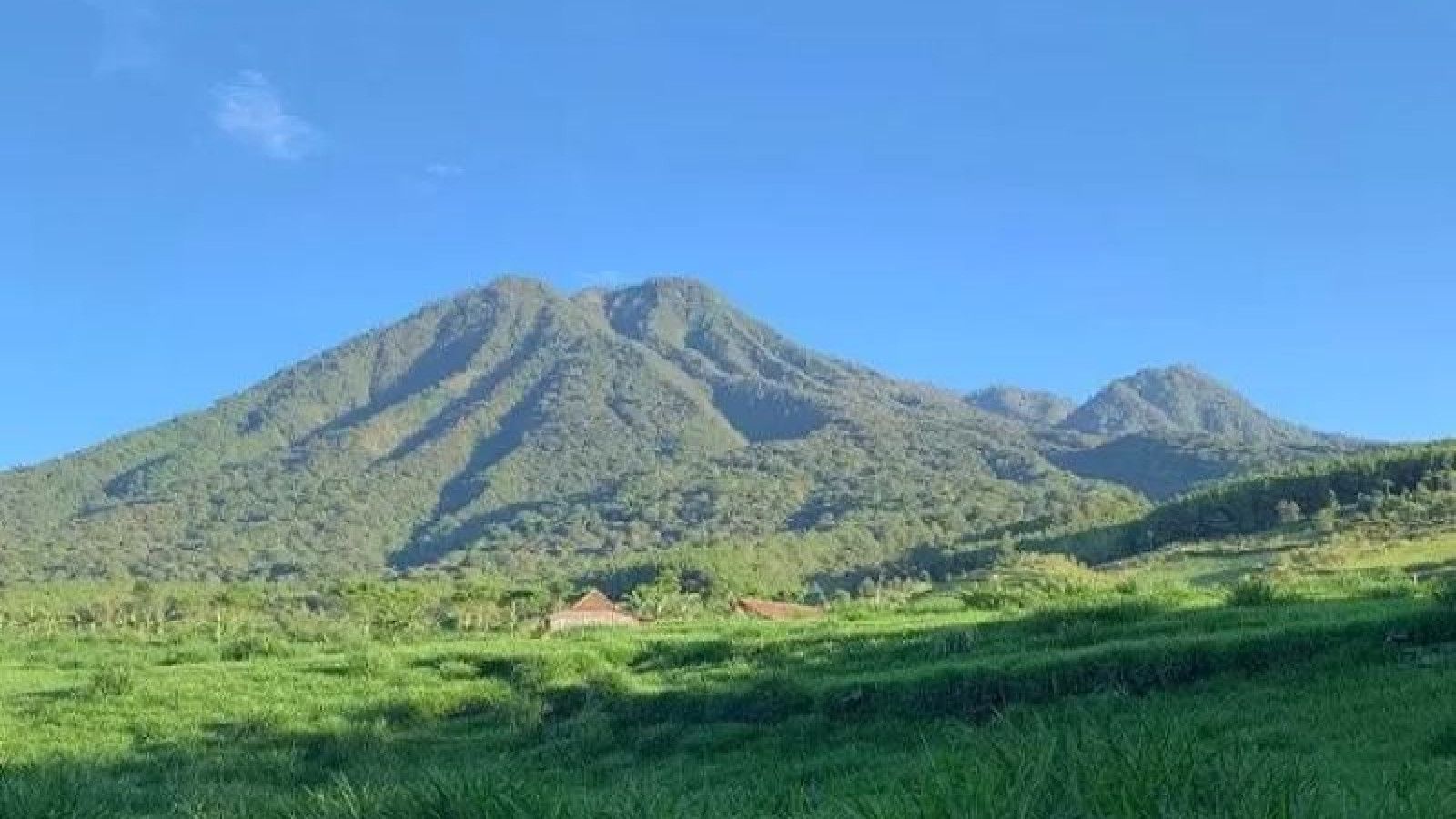 Tempat Wisata Spiritual di Indonesia: Energi Mistis yang Menarik Perhatian