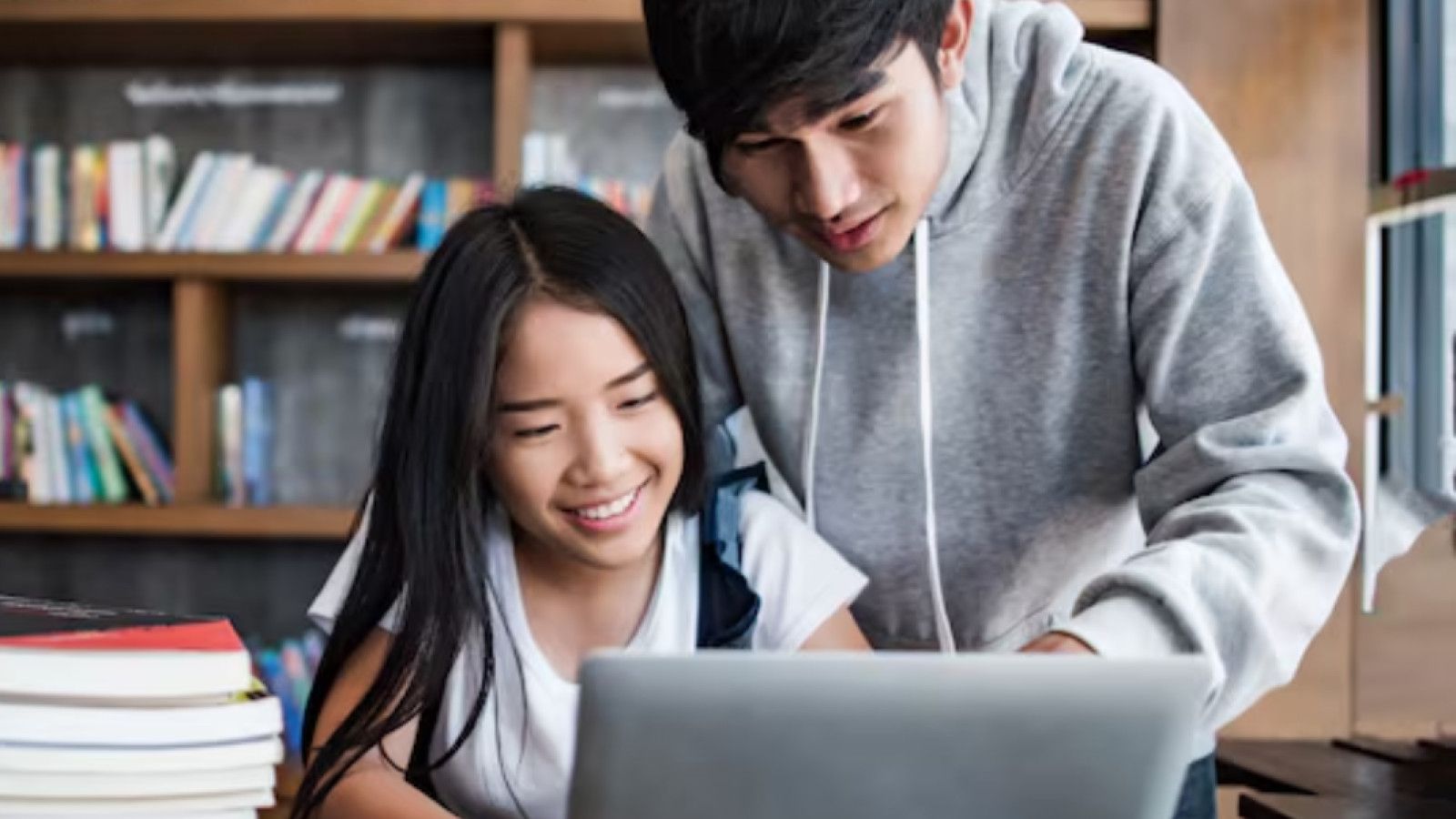 Pendidikan Seumur Hidup: Tantangan dan Peluang di Era Digital
