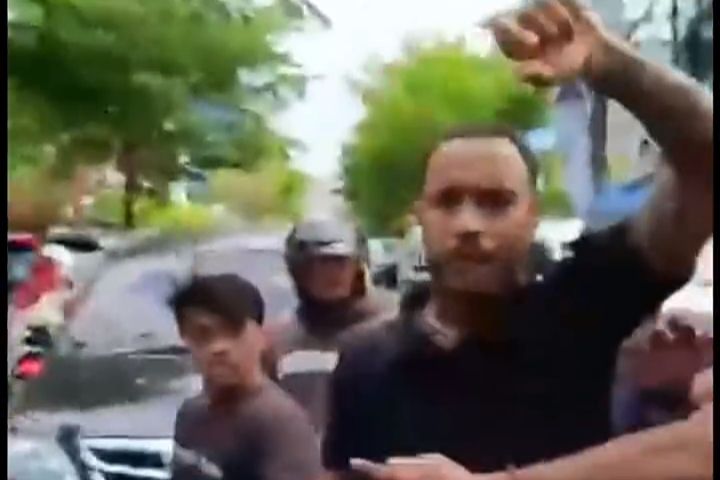 Pemain Asing PSM Makassar Victor Luiz Pukul Pengendara di Jalan, Diduga Tak Terima Disalip