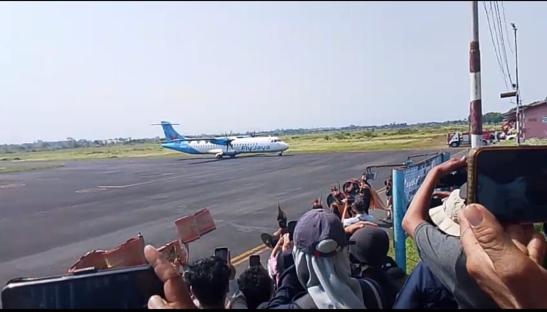 Tepati Janji, Pesawat Rute Jember - Jakarta Mendarat di Bandara Notohadinegoro
