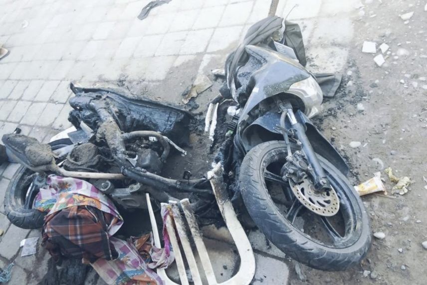 Tangis Pilu Wanita Driver Ojol di Makassar, Motornya Hangus Dibakar Saat Bentrok Antarwarga Pecah