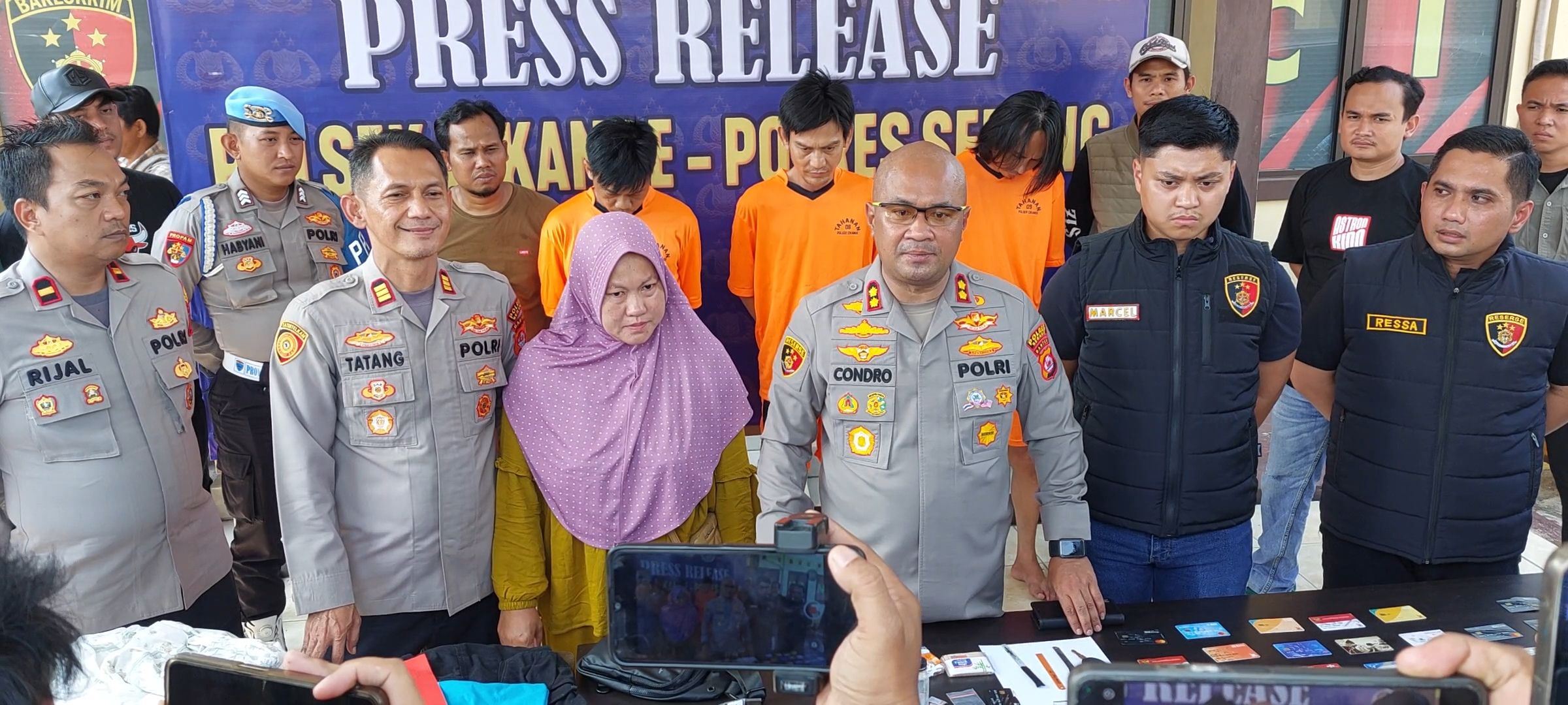 Enam Pelaku Spesialis Ganjal ATM dengan Lidi Lintas Provinsi Ditangkap Polisi, Puluhan Juta Uang Korban Dikuras