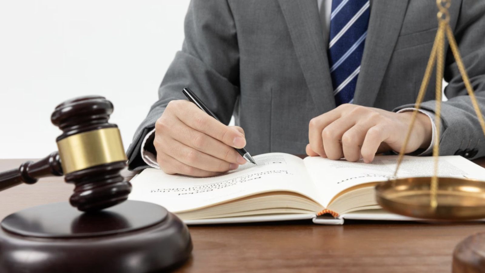 Pentingnya Judicial Review dalam Sistem Hukum Indonesia