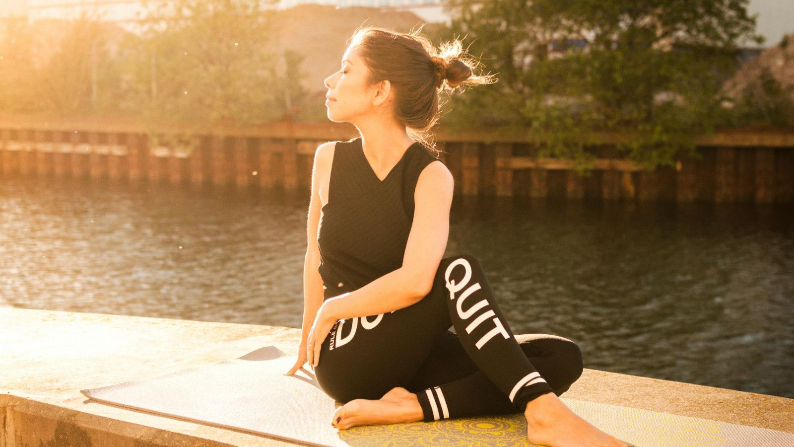 Manfaat Yoga bagi Kesehatan Fisik dan Mental: Sebuah Tinjauan Mendalam
