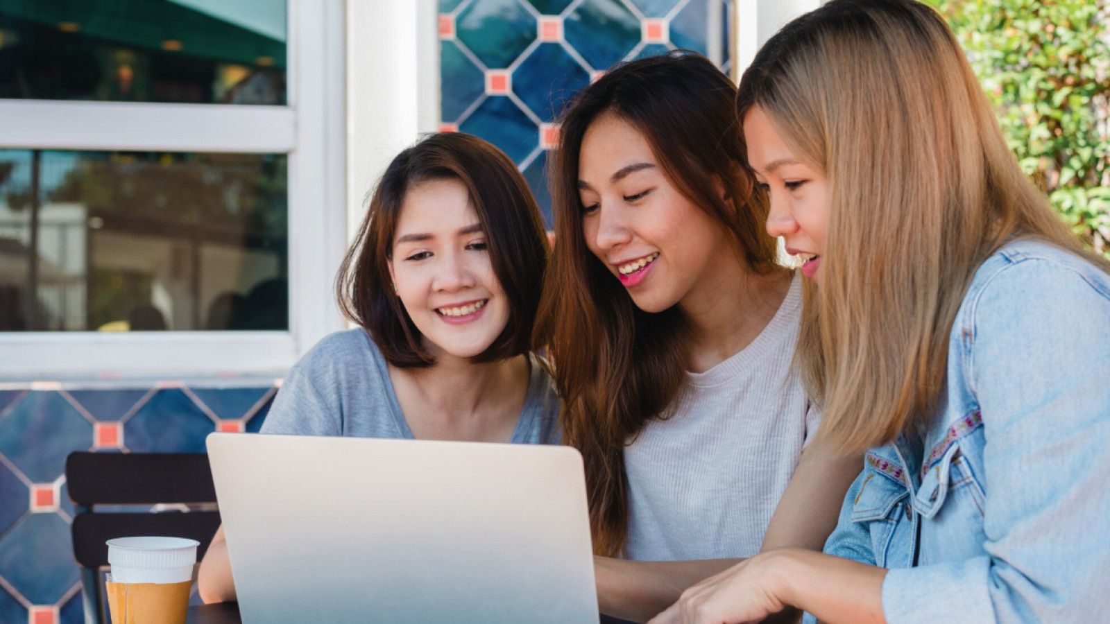 Fenomena Gaya Hidup Digital Nomad di Kalangan Generasi Z di Indonesia