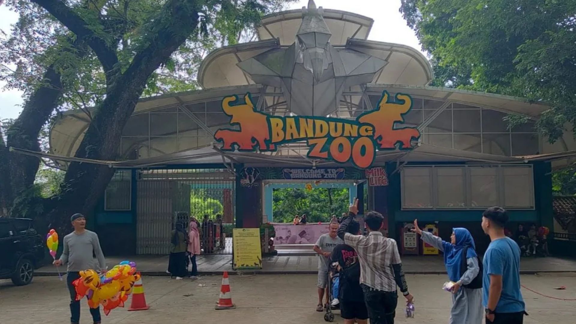 YMT Desak Pemkot Bandung Pastikan Pakan Satwa Bandung Zoo Selama Penutupan
