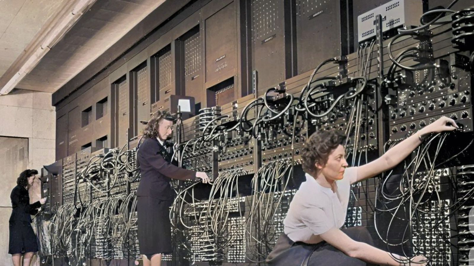 ENIAC: Tonggak Sejarah Komputer Pertama yang Diprogram Secara Elektronik