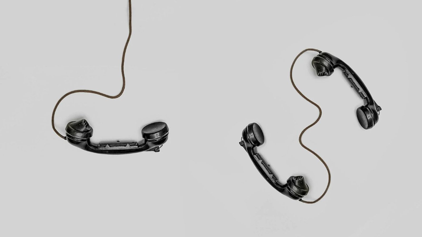 Revolusi Telepon: Dari Penemuan Alexander Graham Bell hingga Era Digital