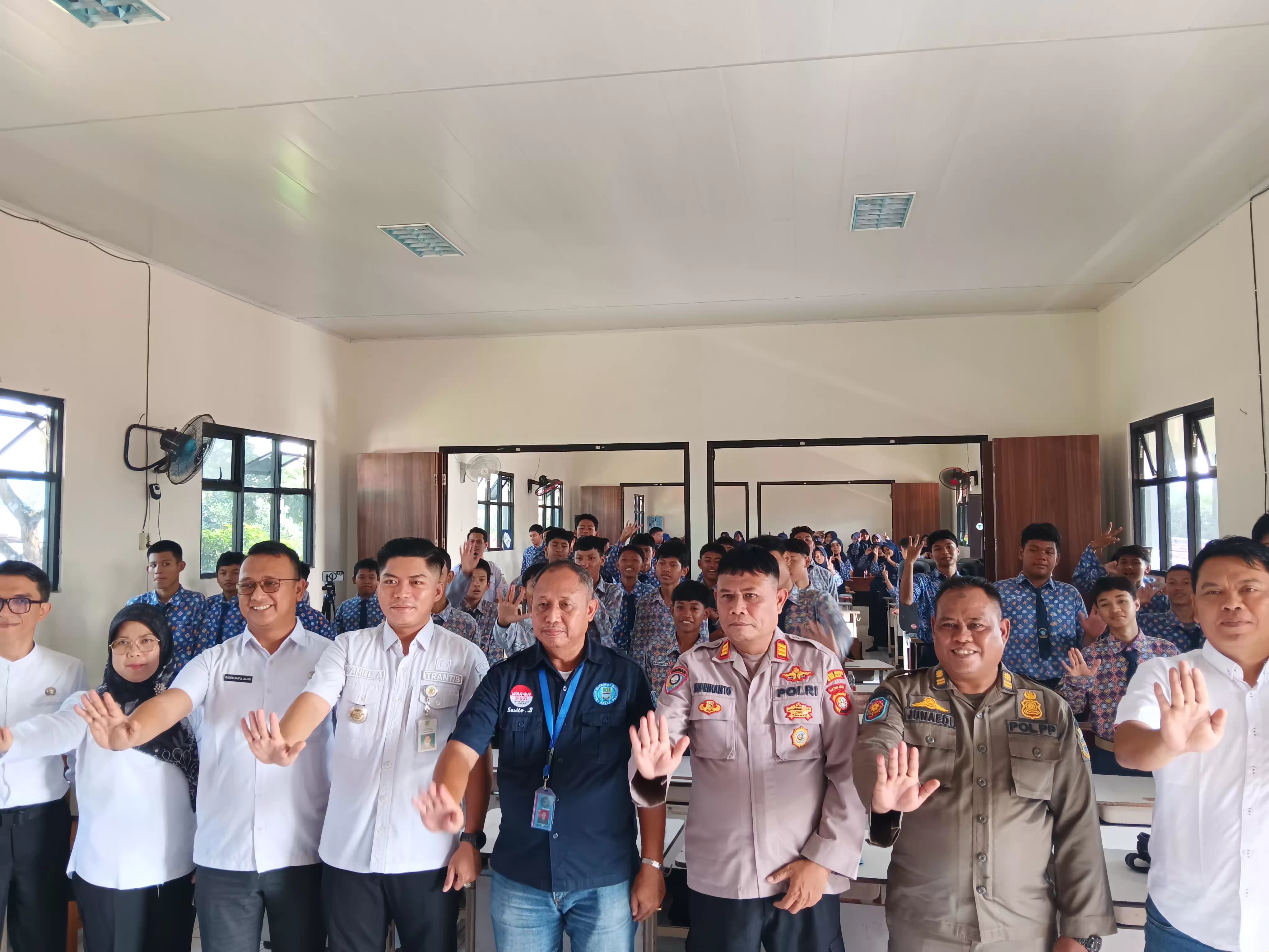 Ratusan Pelajar SMPN 3 Cikarang Selatan Ikuti Sosialisasi Bahaya Narkoba
