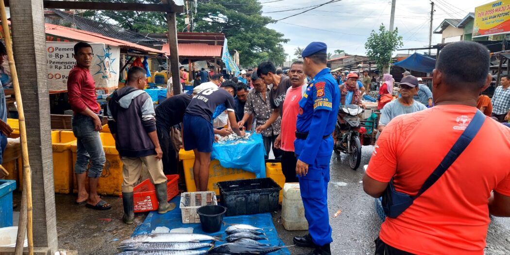 Sat Pol Airud Lhokseumawe Patroli Pantai, Cegah Formalin di Ikan Laut