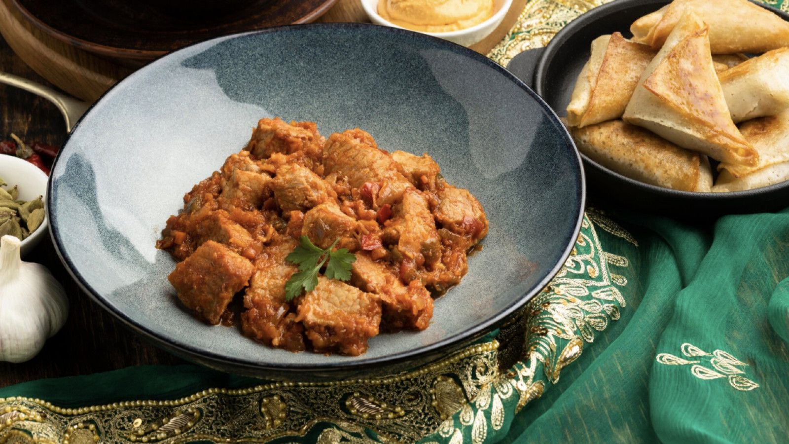 Rendang Minangkabau: Lebih dari Sekadar Hidangan, Simbol Budaya dan Identitas