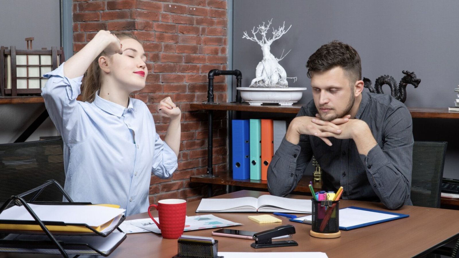 Perbandingan Model Kerja Corporate dan Freelance di Era Digital