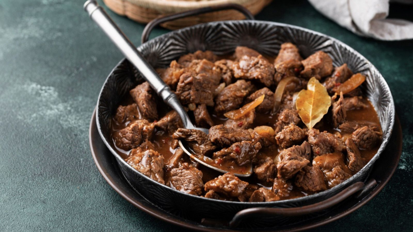 Mengungkap Keunikan Rawon: Hidangan Khas Surabaya