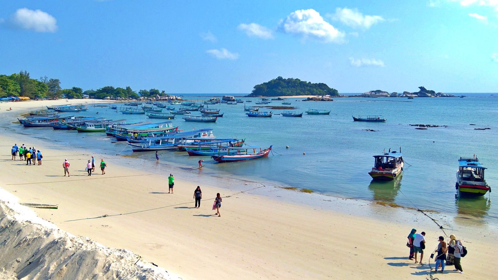 Menjelajahi Tempat Tersembunyi di Indonesia