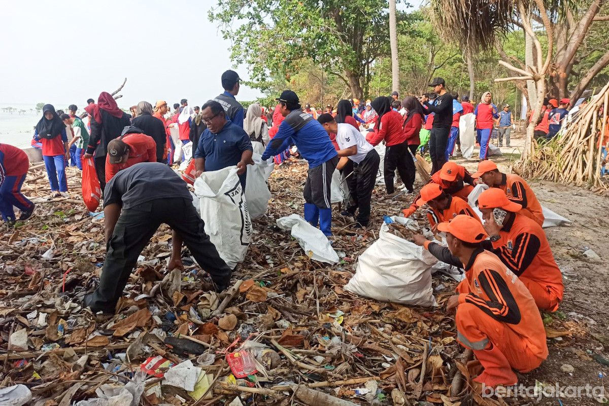 Pemkab Kepulauan Seribu Gelar Aksi Bersih Pantai Sambut World Cleanup Day