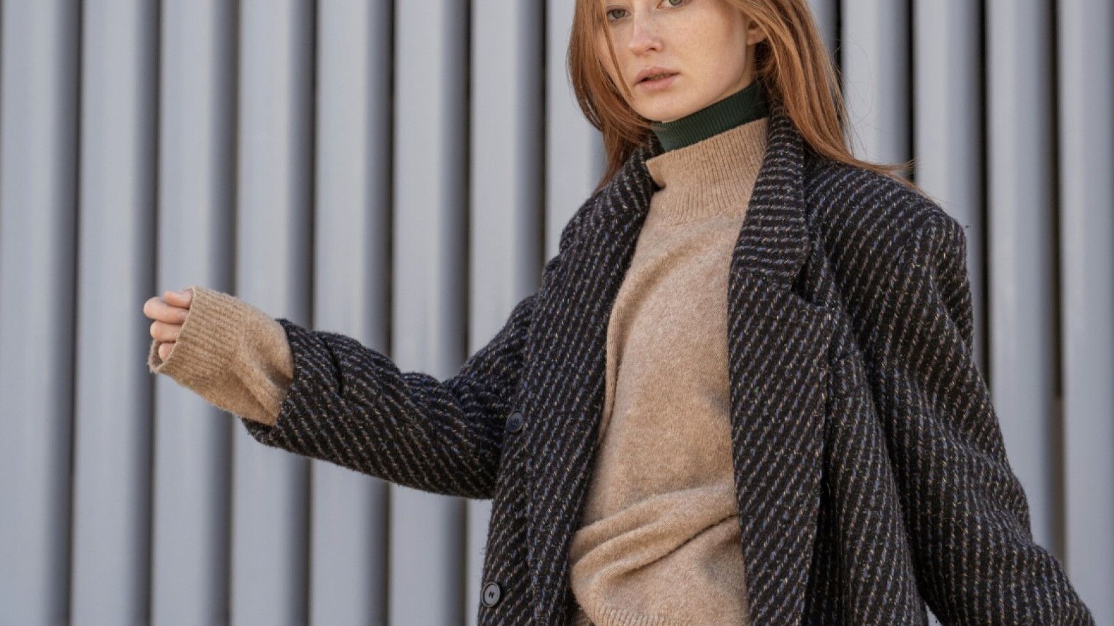 Cara Tampil Santai dengan Blazer yang Stylish