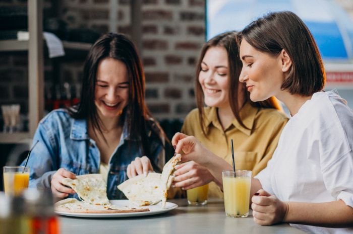 101 Caption Makan Siang Singkat Bahasa Inggris, Lucu Aesthetic!