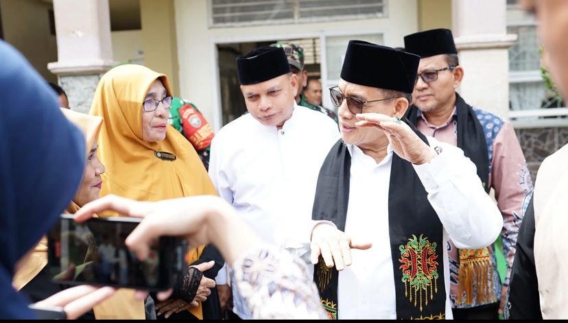 Disambut Shalawat, Wamenag RI Kunjungi MTsN 1 Model Banda Aceh
