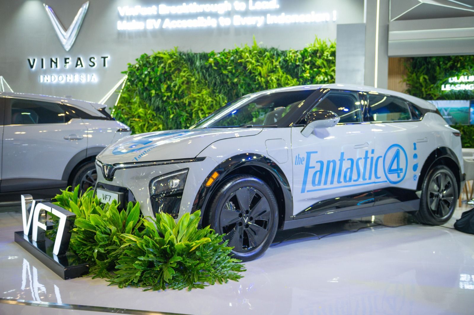 VinFast VF 7 Resmi Mengaspal di GIIAS Semarang 2025: Dibanderol 511 Jutaan dan Bisa Sewa Baterai