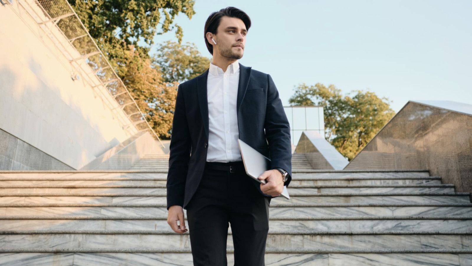 Memadukan Gaya dan Kenyamanan dalam Outfit Formal Pria