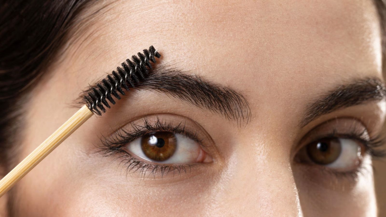 Trend Alis Natural: Cara Mudah Mendapatkan Tampilan Alis yang Rapi dan Cantik
