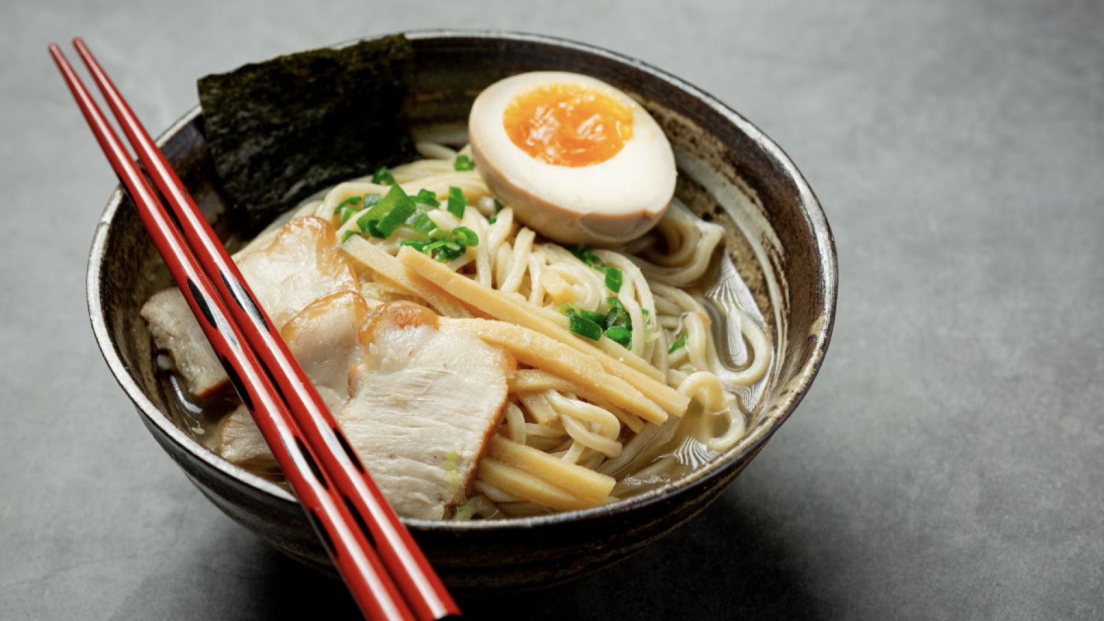 Membuat Ramen Sendiri di Rumah: Resep dan Teknik yang Sederhana
