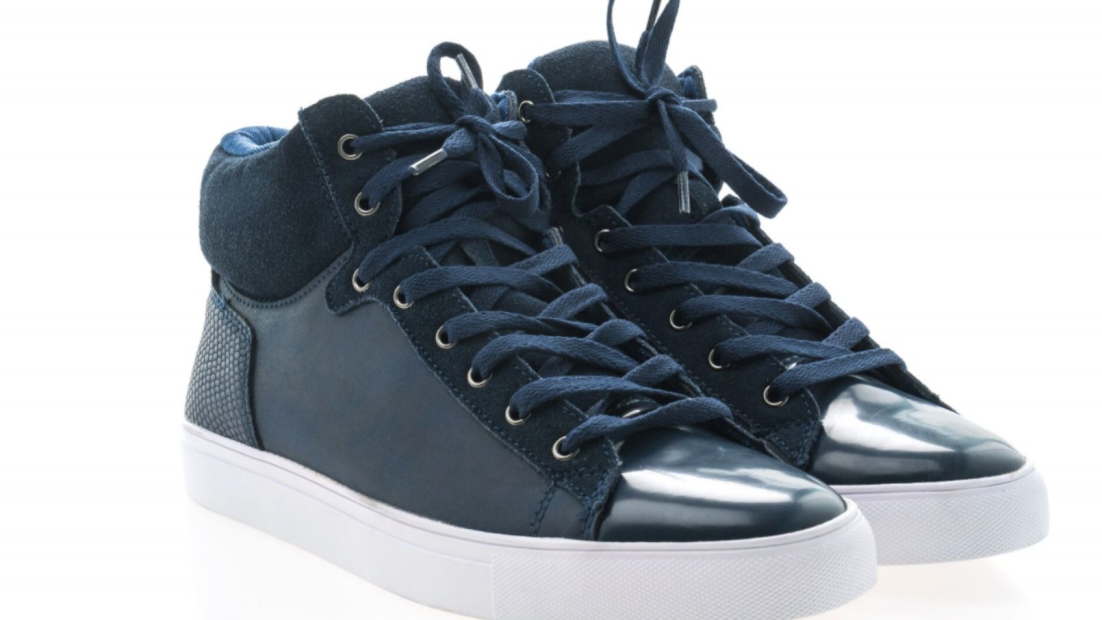 Memilih Sepatu Sneakers yang Tepat untuk Berbagai Aktivitas