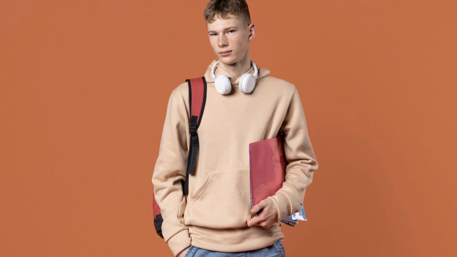 Fashion Item Wajib untuk Mahasiswa: Tampil Stylish di Kampus