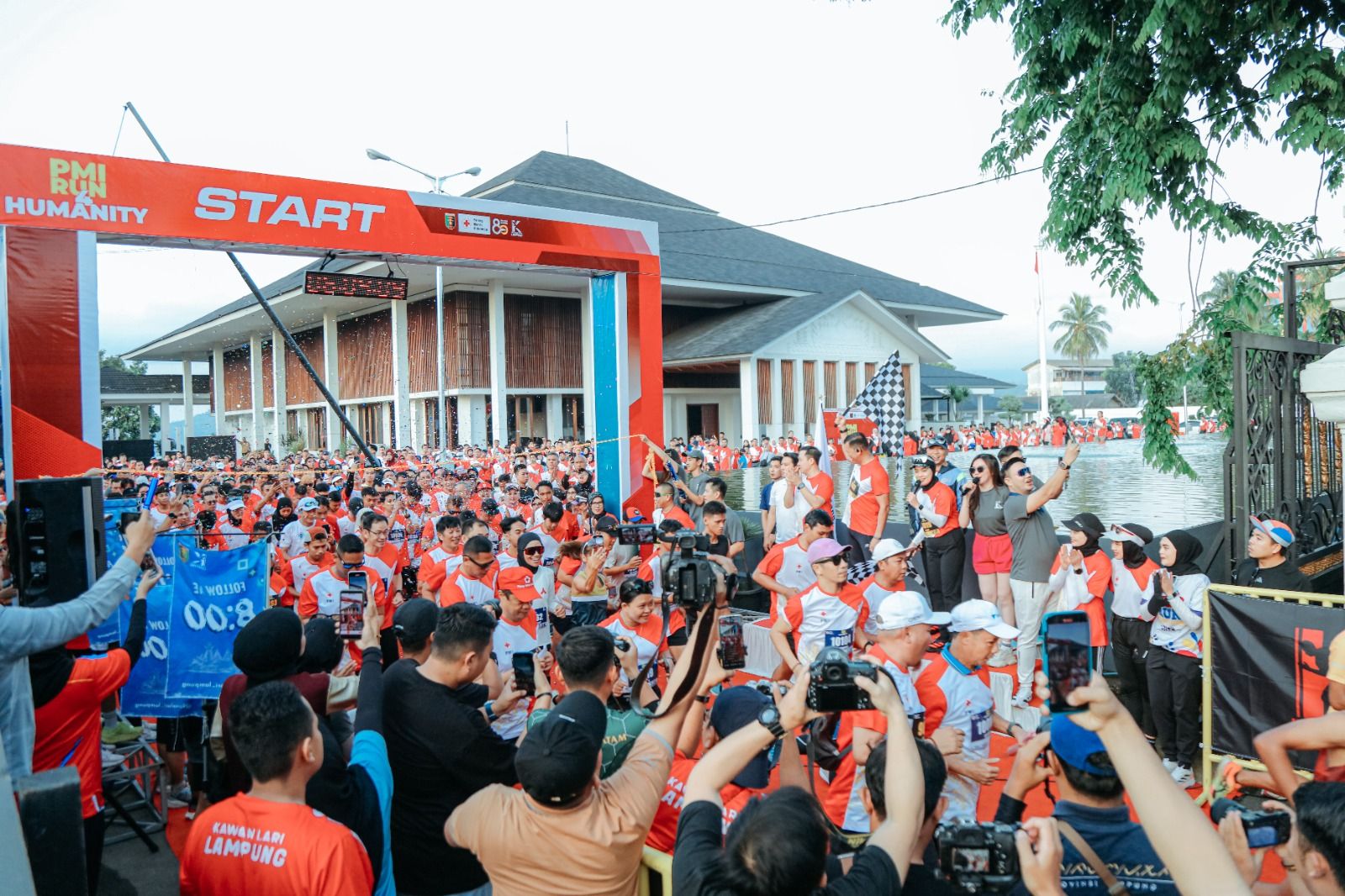 Ribuan Peserta Meriahkan PMI Run 4 Humanity Lampung di Puncak HUT ke-80 PMI