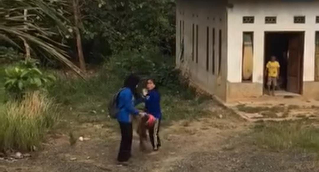 Viral! Penagih Utang di Konsel Malah Diserang Nasabah, Videonya Bikin Netizen Geram