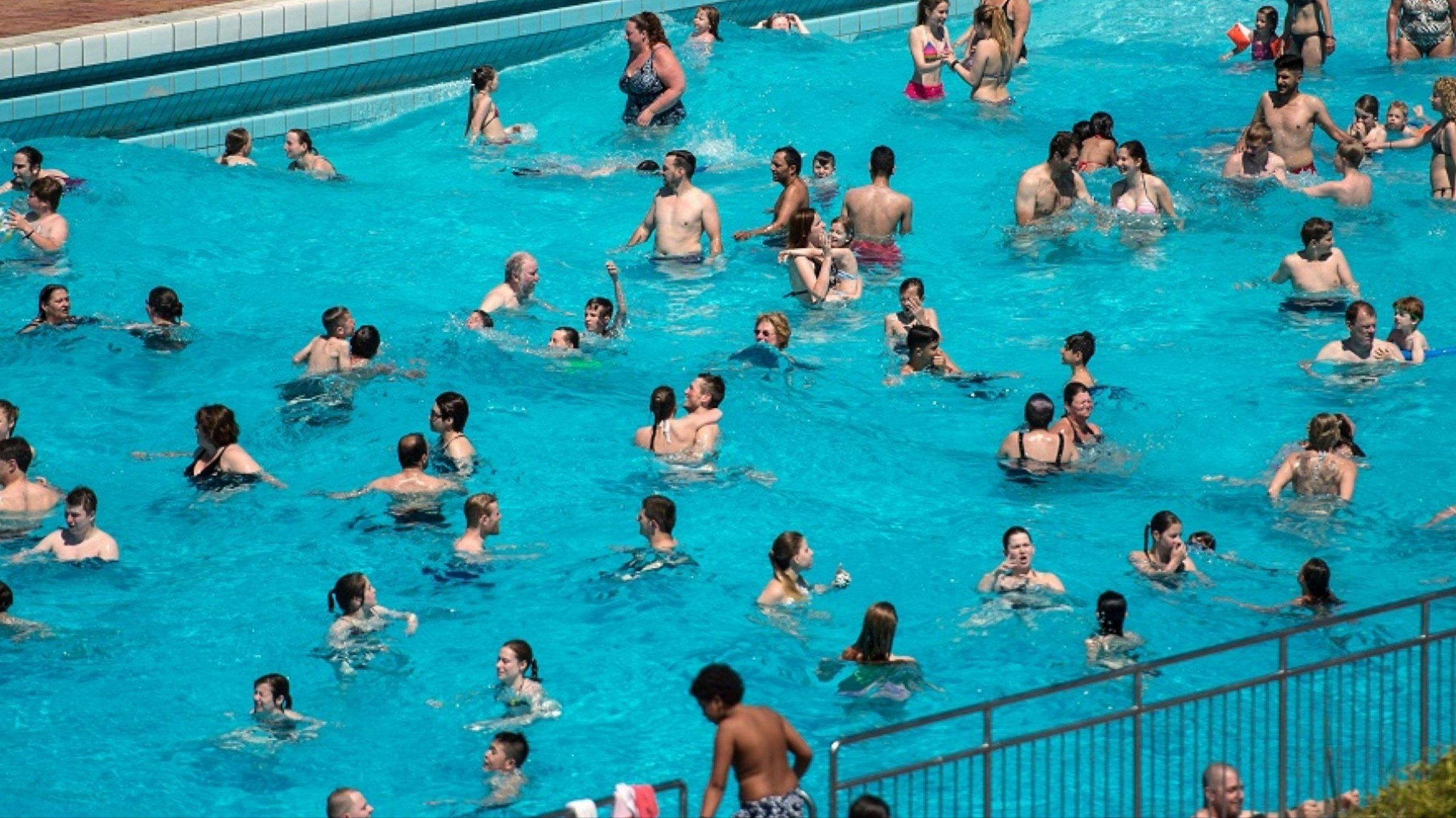 7 Arti Mimpi Berada di Kolam Renang Menurut Primbon Jawa, Pertanda Apa Ya?