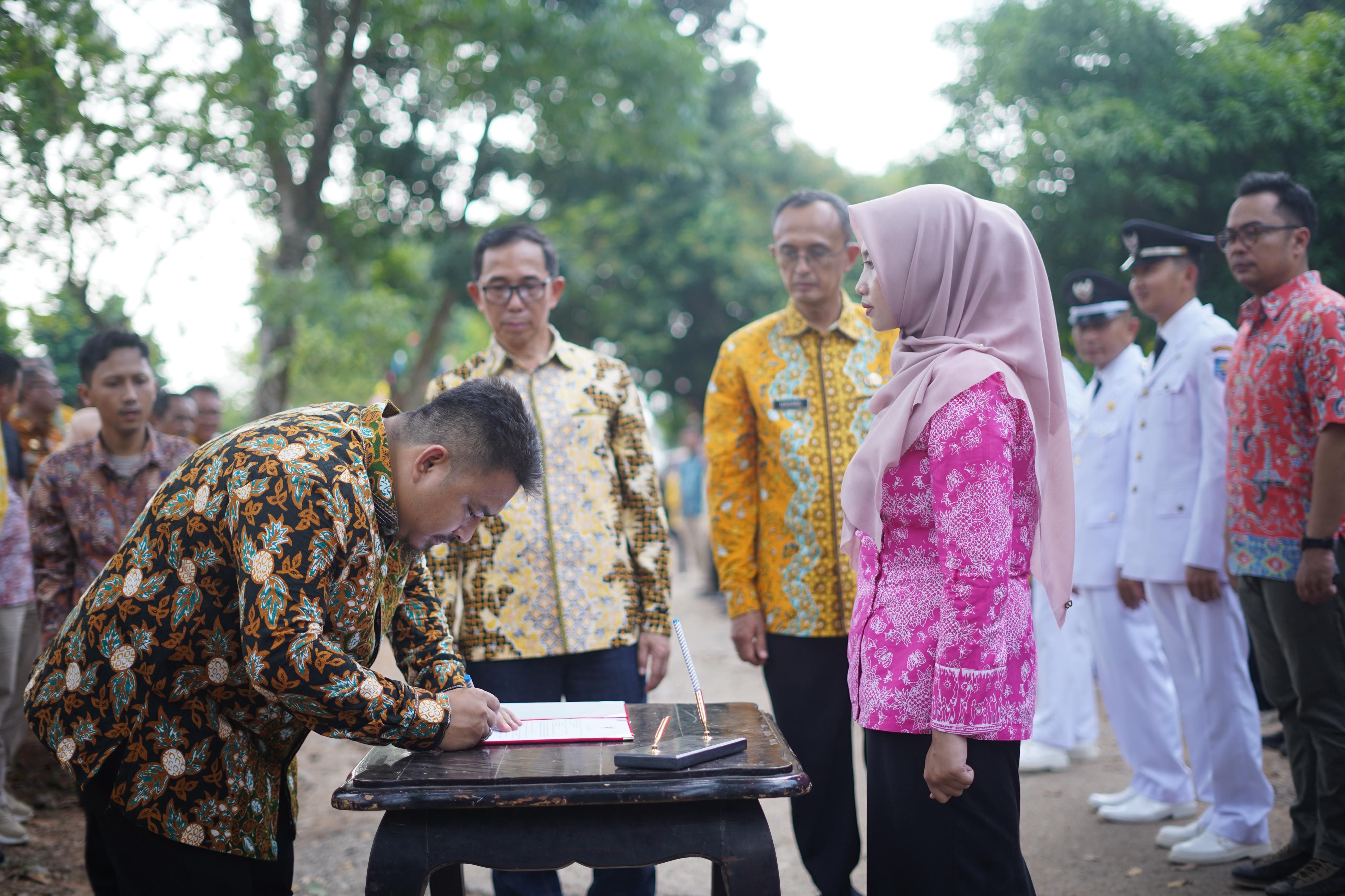 Bupati Subang Pimpin Rotasi dan Promosi Pegawai di Desa Jalupang