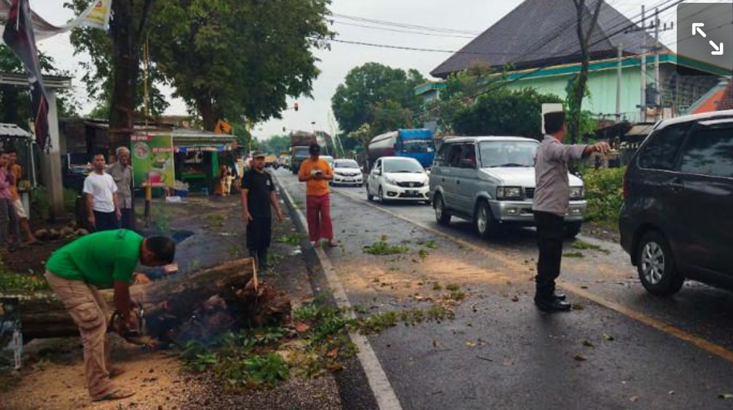 Puluhan Rumah Rusak Akibat Angin Kencang di Gondanglegi dan Kepanjen