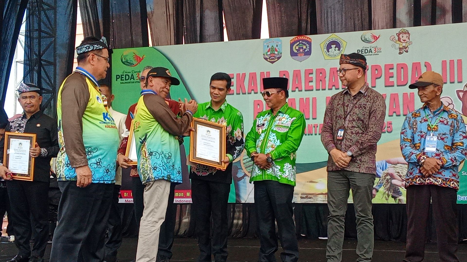 Bupati Nunukan Raih Penghargaan Adhi Bhakti Tani Nelayan