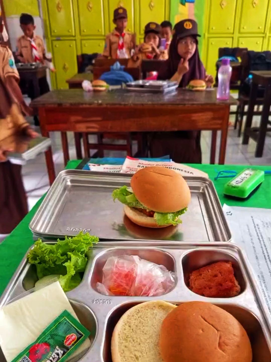 BGN Larang Keras Produk Kemasan Pabrik dalam Menu MBG, UMKM Jadi Andalan