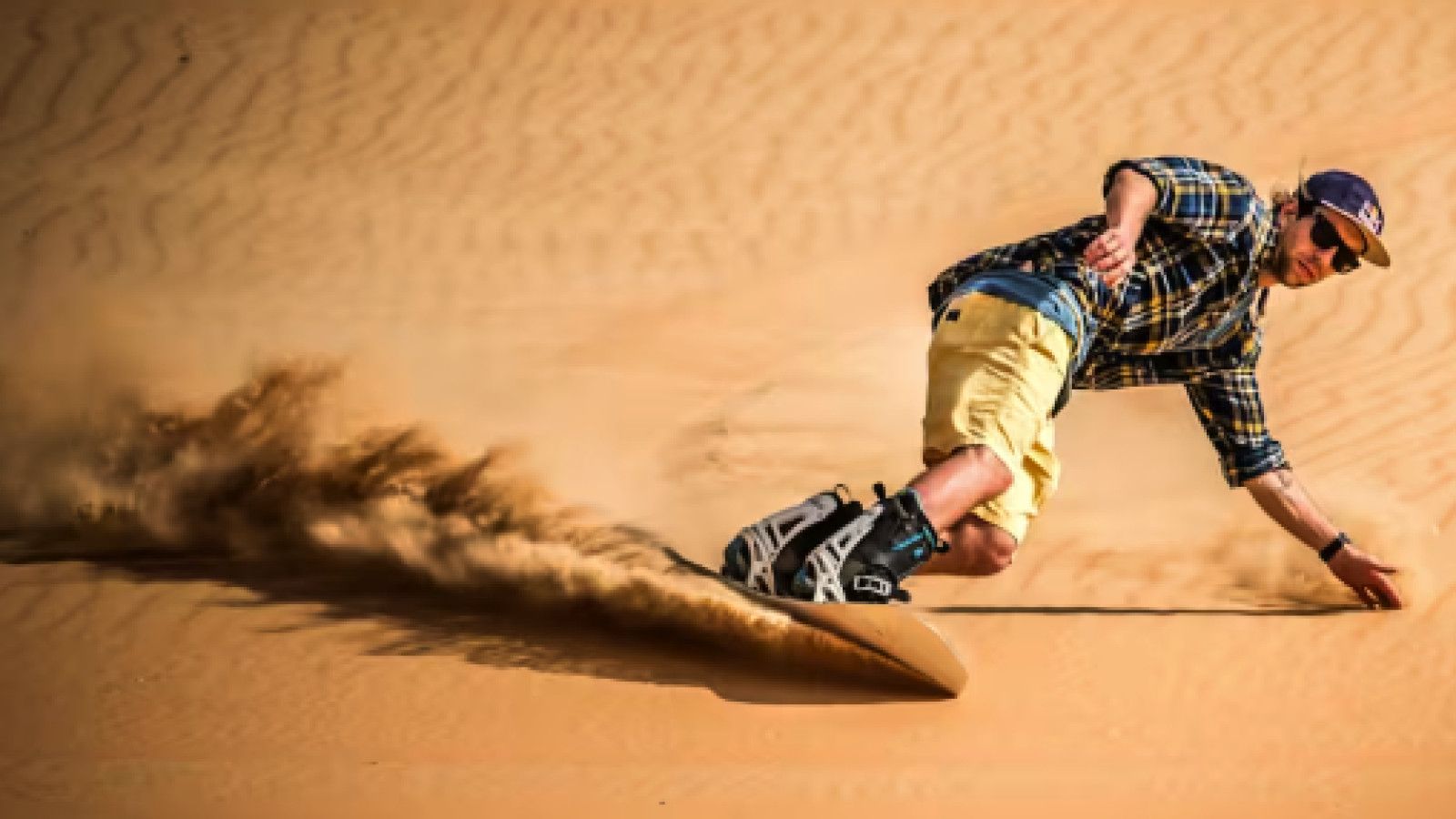 Sandboarding: Menyusuri Bukit Pasir dengan Sensasi Ekstrem di Indonesia