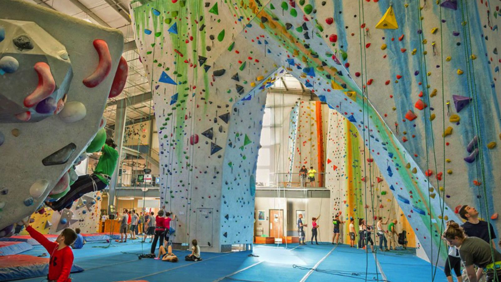 Rock Climbing Indoor: Olahraga Menarik di Tengah Kesibukan Kota