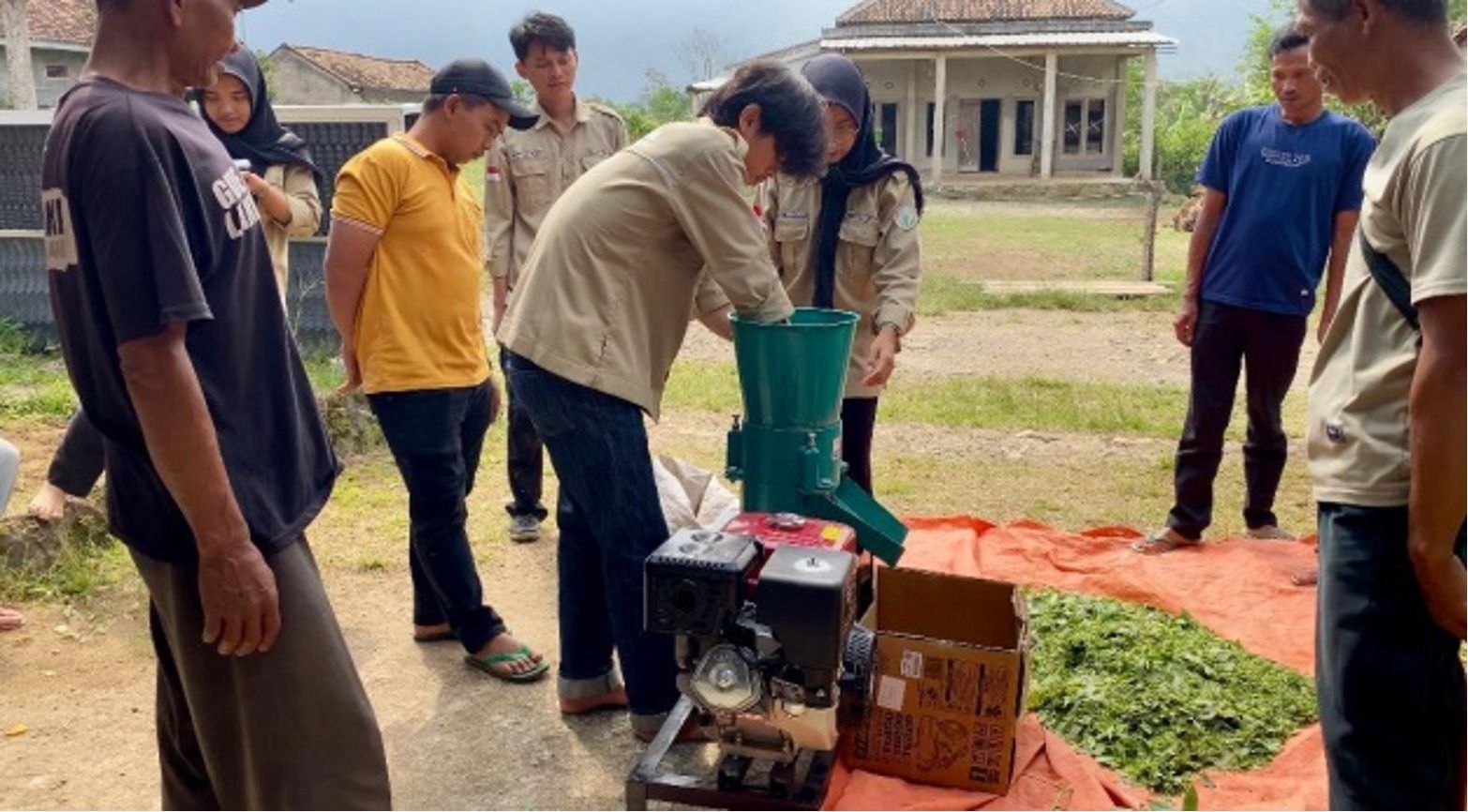 Prodi Rekayasa Kehutanan Itera Serahkan Mesin Biopelet dan Pencacah Rumput kepada Kelompok Tani Hutan