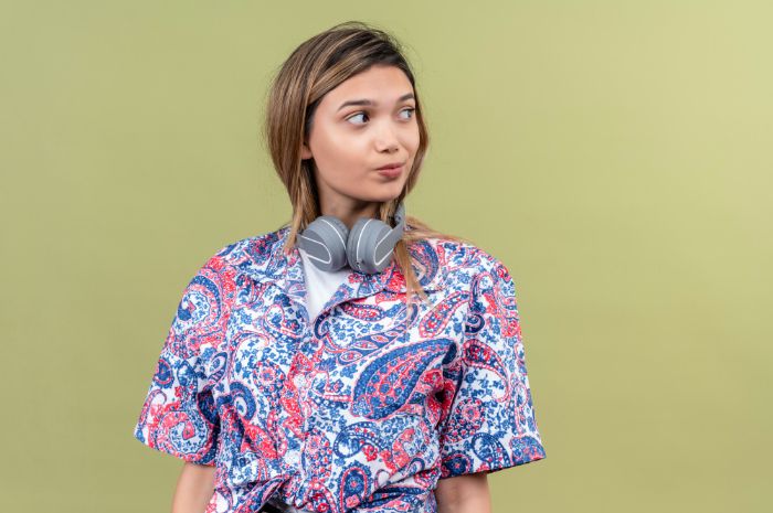 105 Caption Bahasa Inggris Hari Batik Nasional, Lucu Aesthetic!