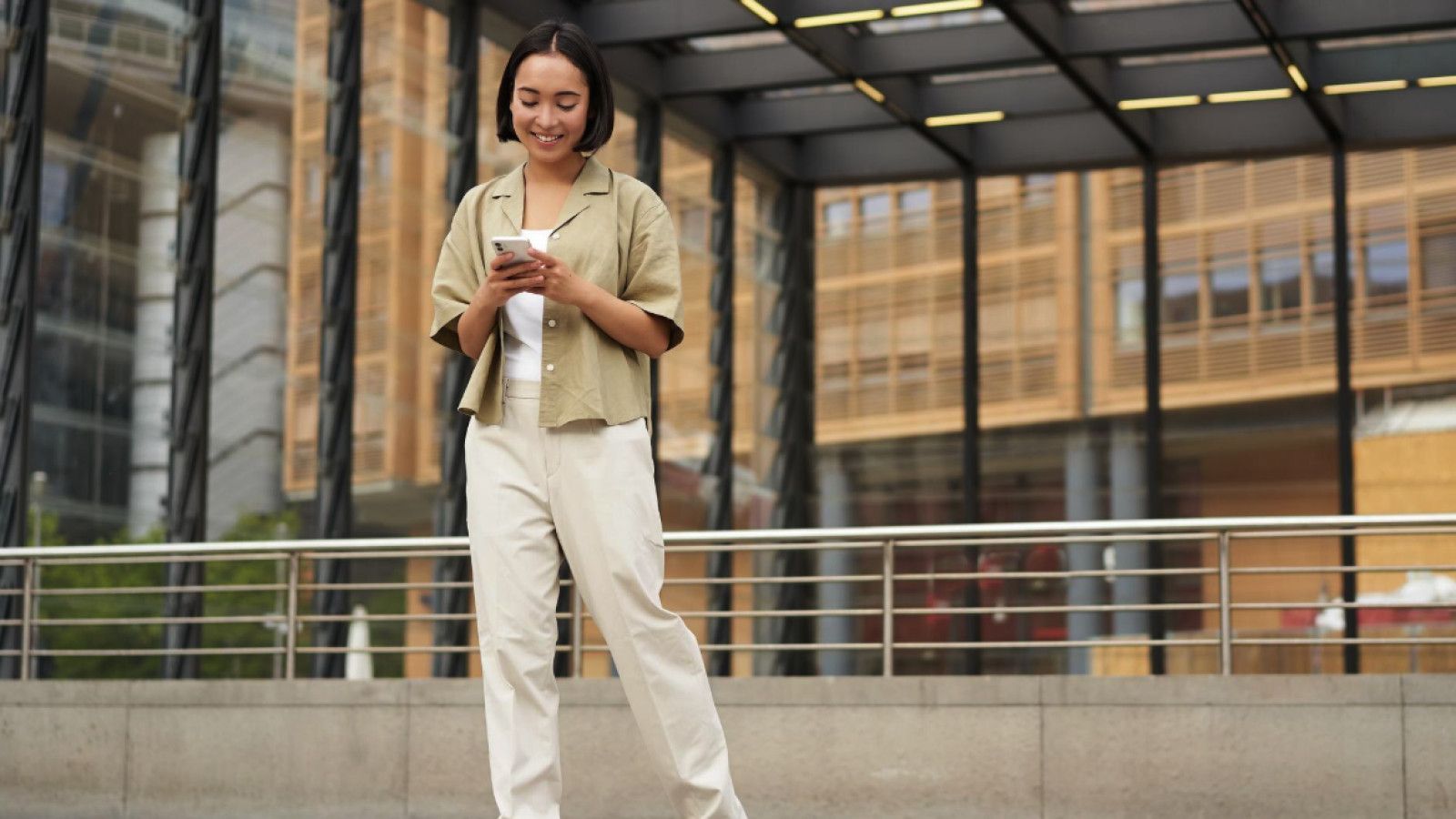 Tren Athleisure di Kantor: Kenyamanan Bertemu Profesionalisme