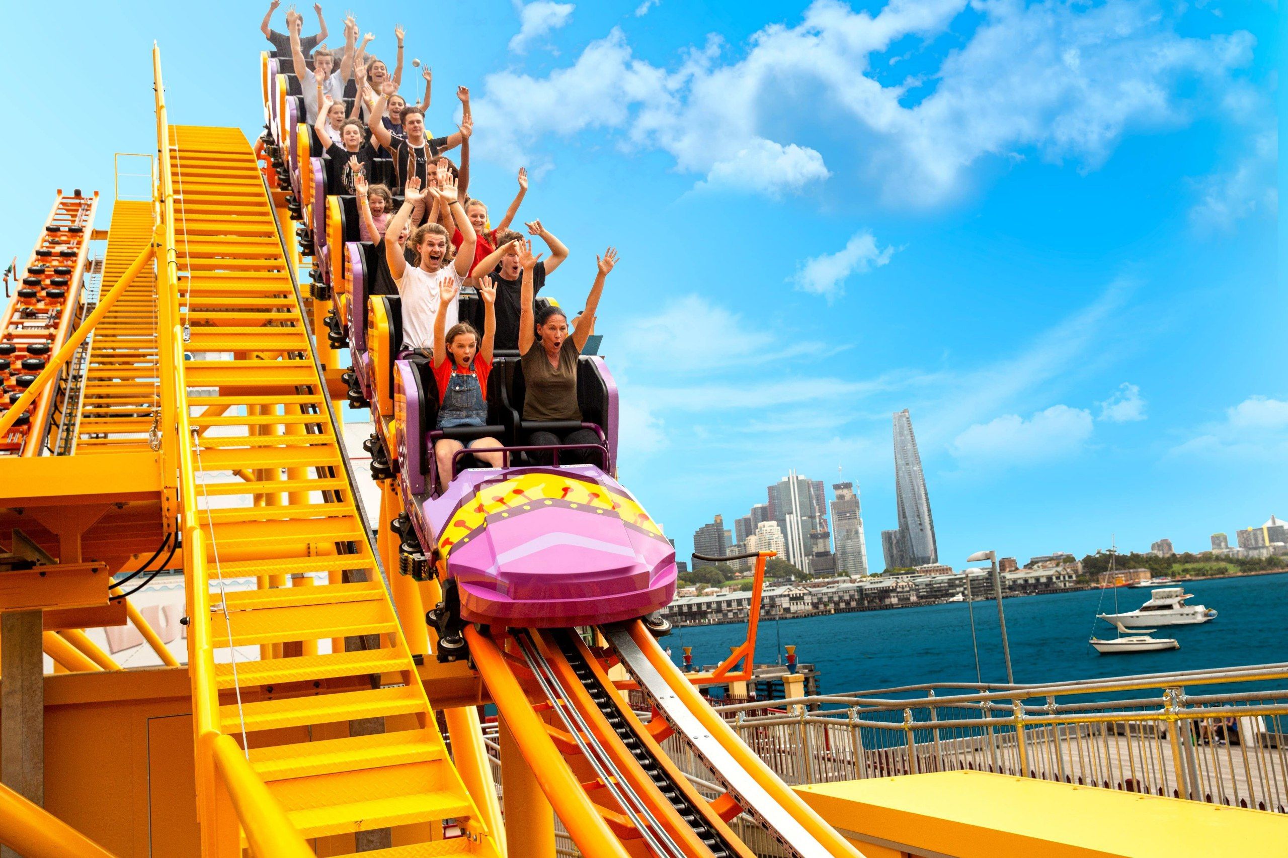 5 Arti Mimpi Naik Wahana Roller Coaster Menurut Primbon Jawa